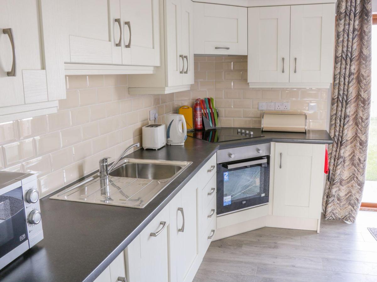 C64 Cahermore Holiday Village Инишкрон Экстерьер фото