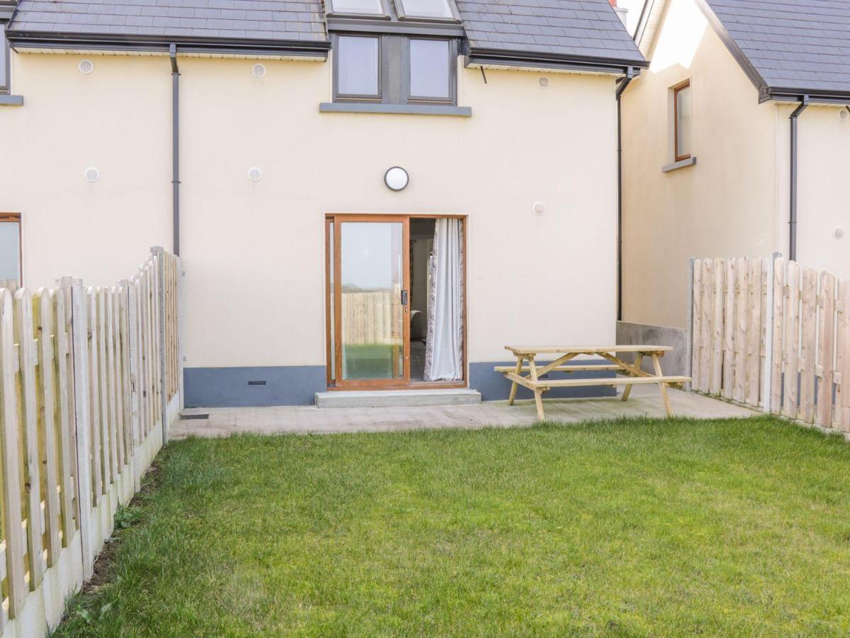 C64 Cahermore Holiday Village Инишкрон Экстерьер фото